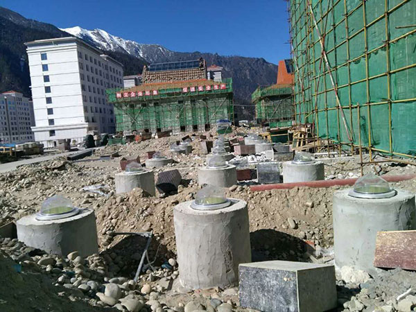 鉆石形采光罩安裝現場 鉆石形采光罩安裝現場