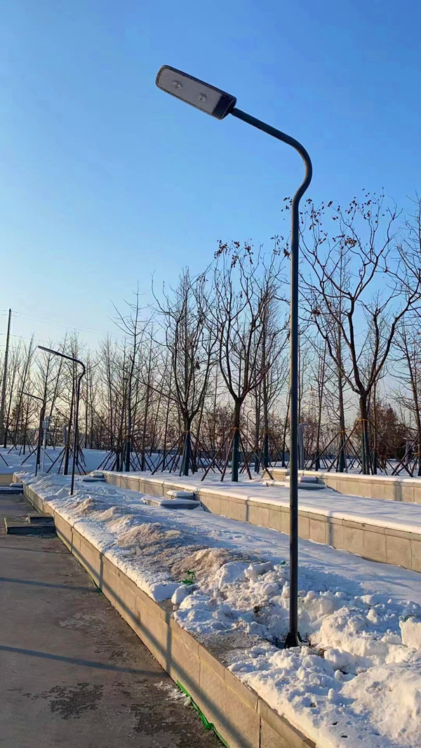 雄安新區金湖體育公園光能路燈600-3.jpg